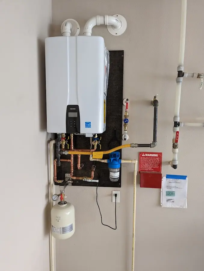 Professional plumber installing copper piping in a East Palo Alto home